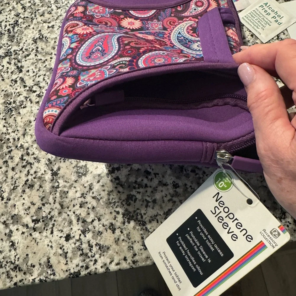 Neoprene tablet sleeve with iPad mini keyboard. Includes screen protector. NWT